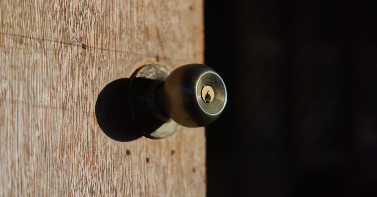 Door Knob Lock vs. Deadbolt: Which Actually Protects Your Door? — Palisade Park Locksmith